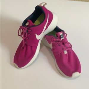 Nike Roshe Athletic Shoes